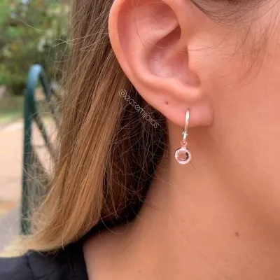 Brinco tranqueta com zircônia 7mm - banhado a ródio branco
