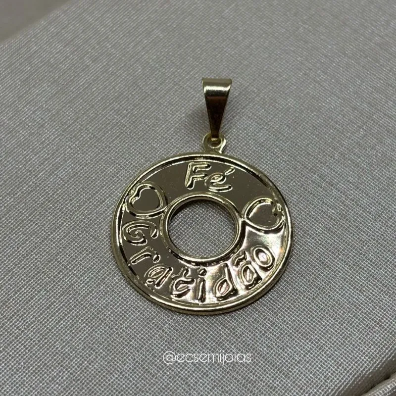 Pingente medalha redonda com FÉ e GRATIDÃO - 2cm - banhado a ouro 18k