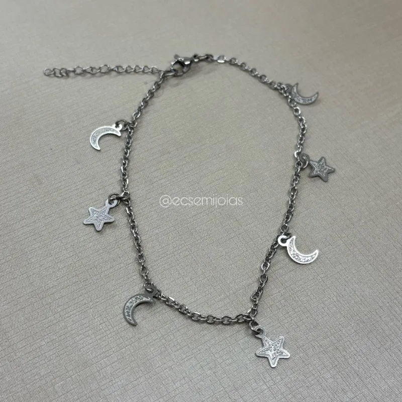 Tornozeleira portuguesinha com estrelas e luas lisas penduradas - 24cm + extensor - aço inoxidável