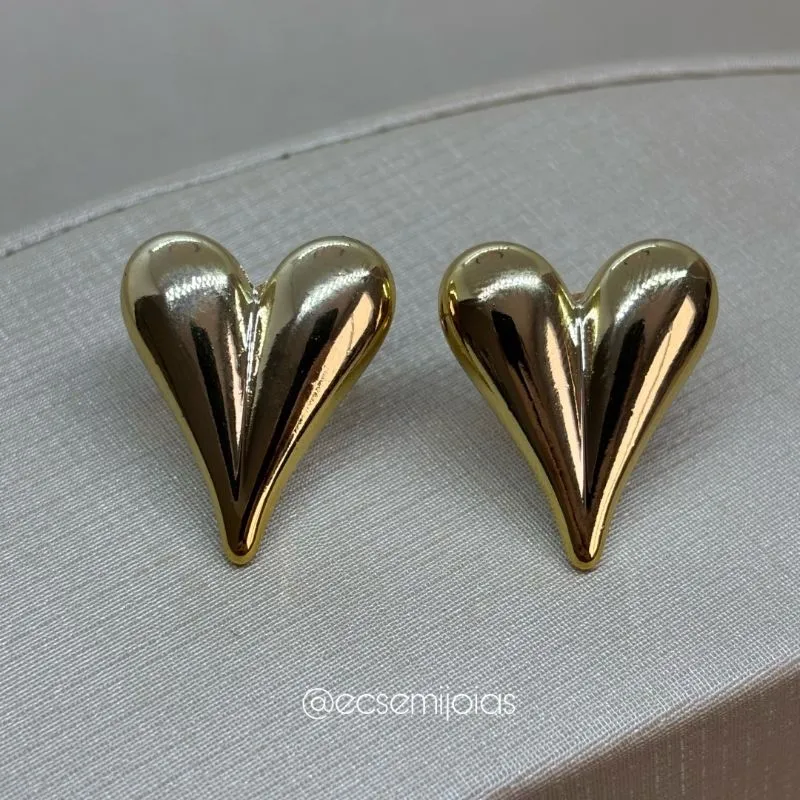 Brinco de coração liso polido - 2,4cm - banhado a ouro 18k