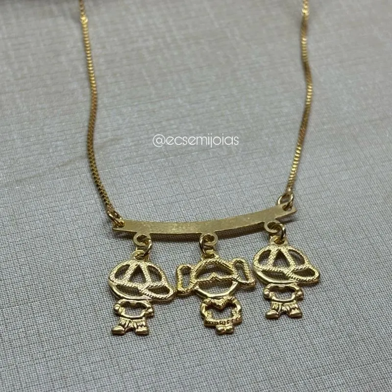 Colar de crianças dois meninos e uma menina - banhado a ouro 18k
