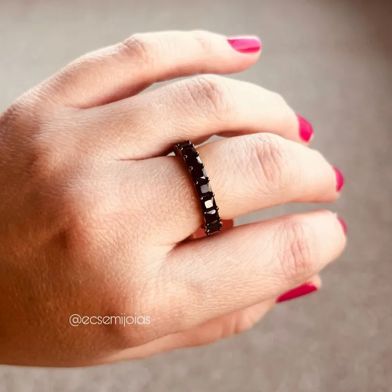 Anel 360º com zircônias quadradas - banhado a ouro 18k