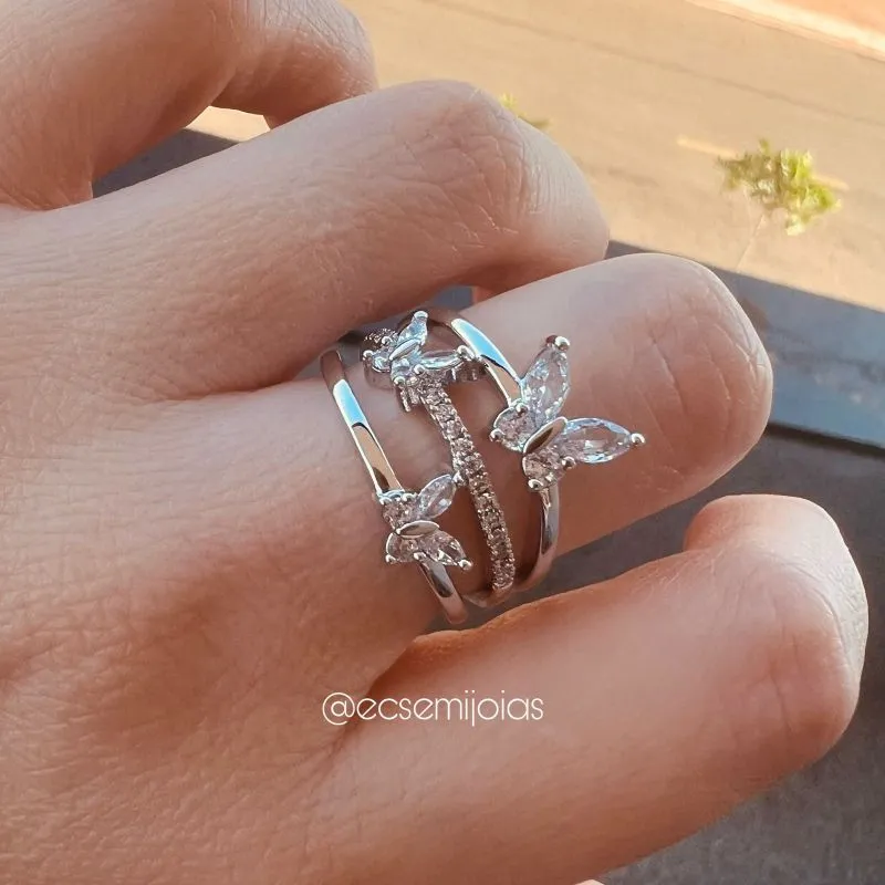 Anel com 3 borboletas e 3 aros (2 lisos e 1 cravejado) - banhado a ródio branco
