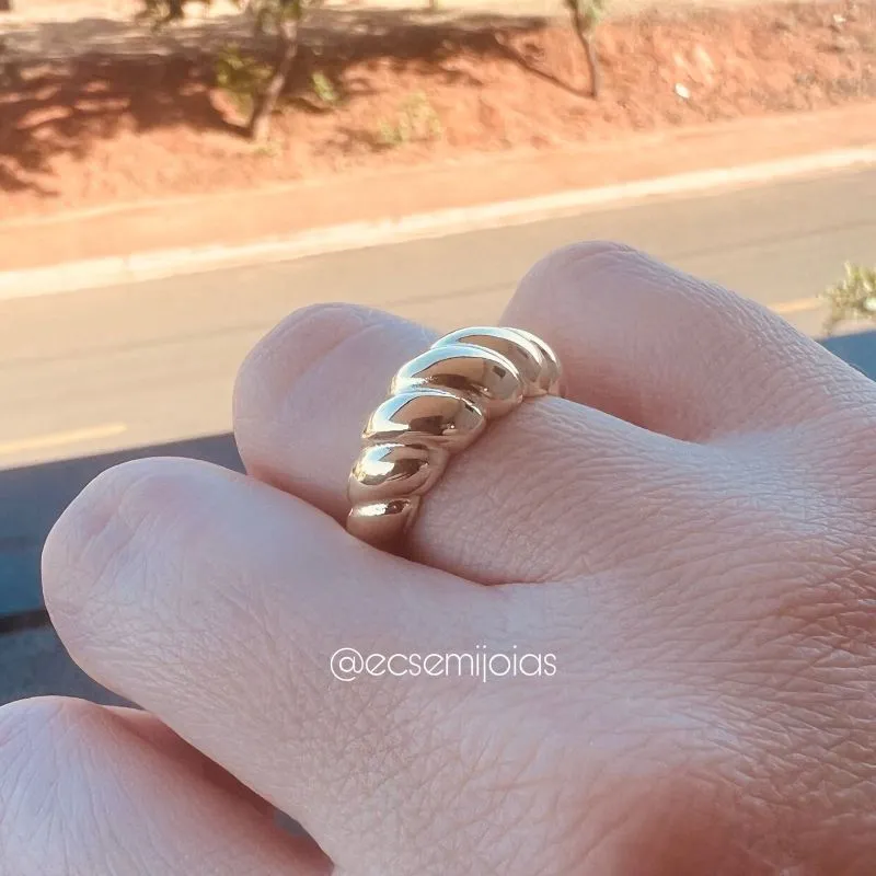 Anel com ondas lisas  - banhado a ouro 18k