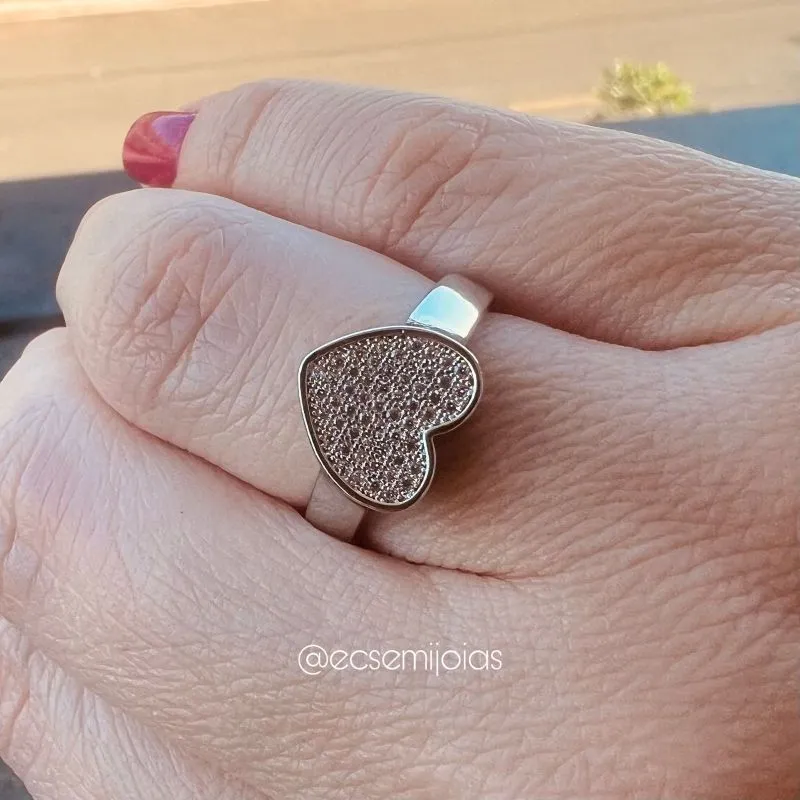 Anel de coração cravejado com bordas lisas - banhado a ródio branco