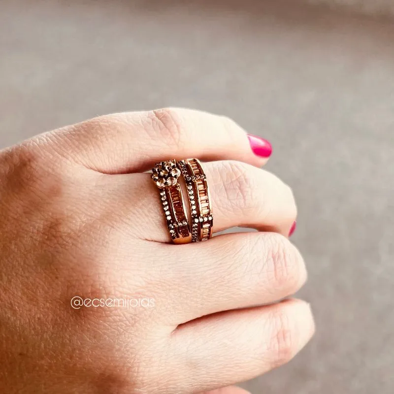 Anel duplo com chuveiro cravejado e aro cravejado com baguetes e fileira de zircônias - banhado a ouro 18k