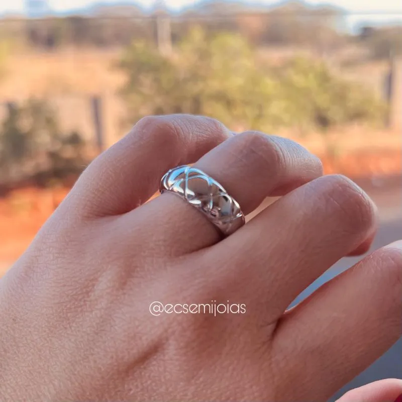 Anel liso com filetes - banhado a ródio branco