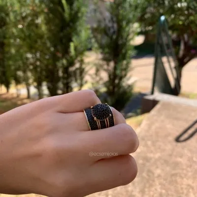 Anel trio 1 cravejado redondo no meio - banhado a ouro 18k