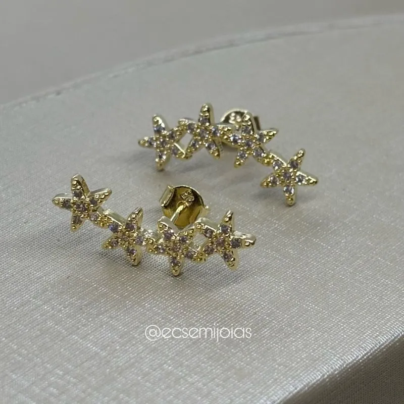 Brinco com 4 estrelas cravejadas - banhado a ouro 18k