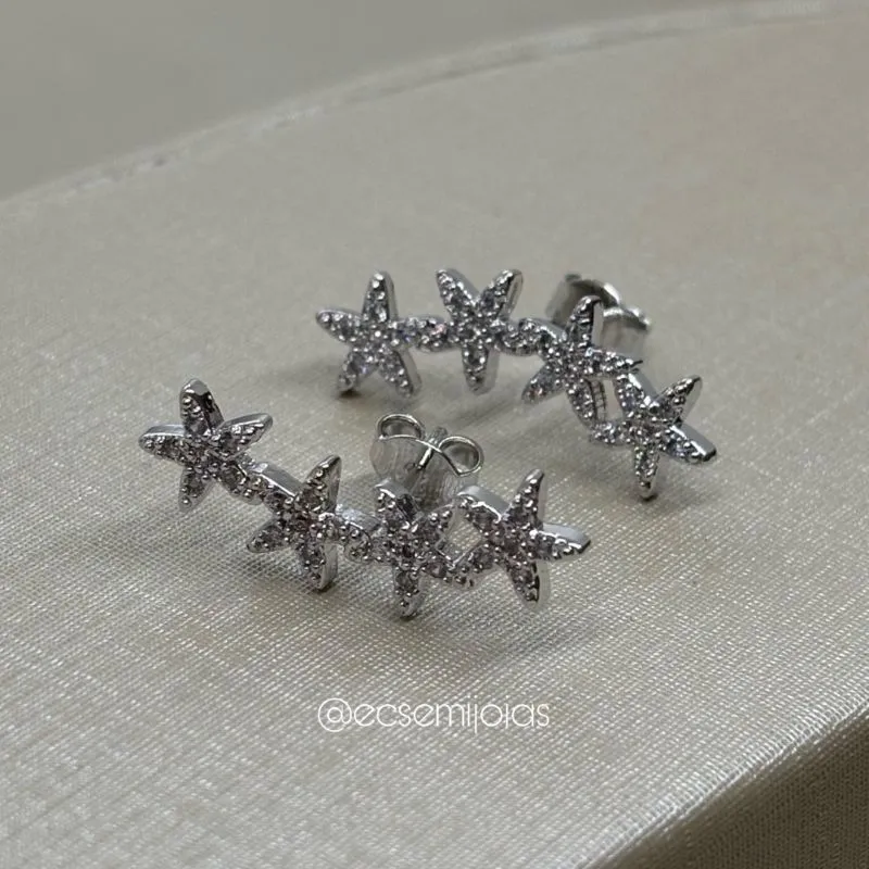 Brinco com 4 estrelas cravejadas - banhado a ródio branco