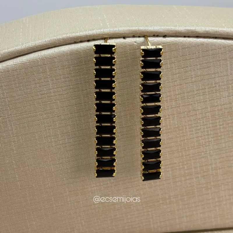 Brinco com zircônias baguetes em fileira tipo franja - banhado a ouro 18k