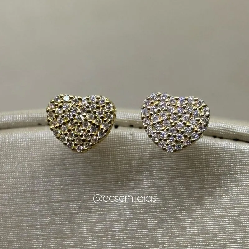 Brinco coração cravejado cravejado - 10mm - banhado a ouro 18k