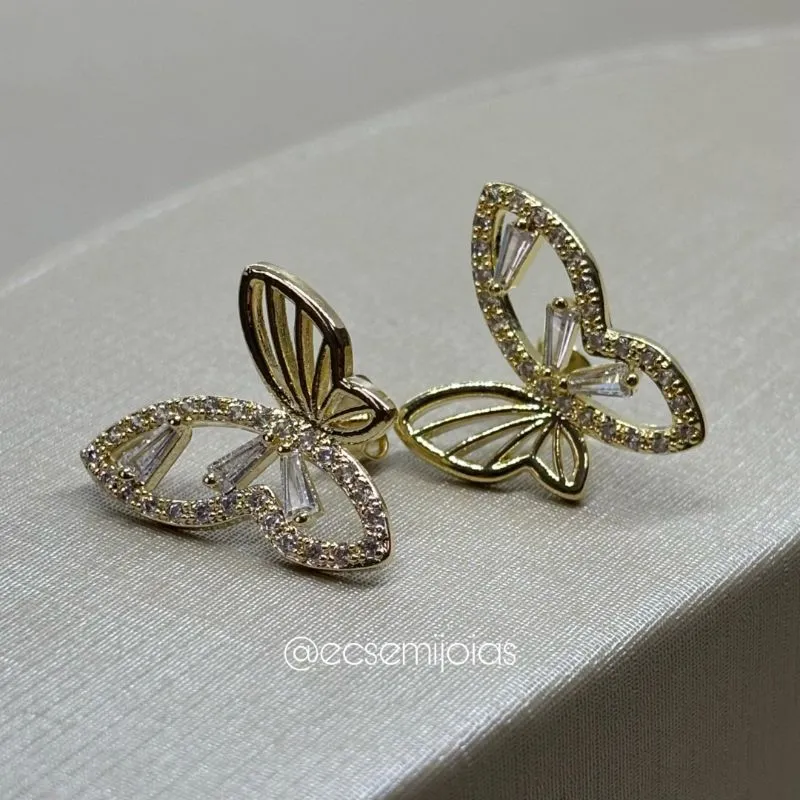 Brinco de borboleta cravejada vazada - banhado a ouro 18k