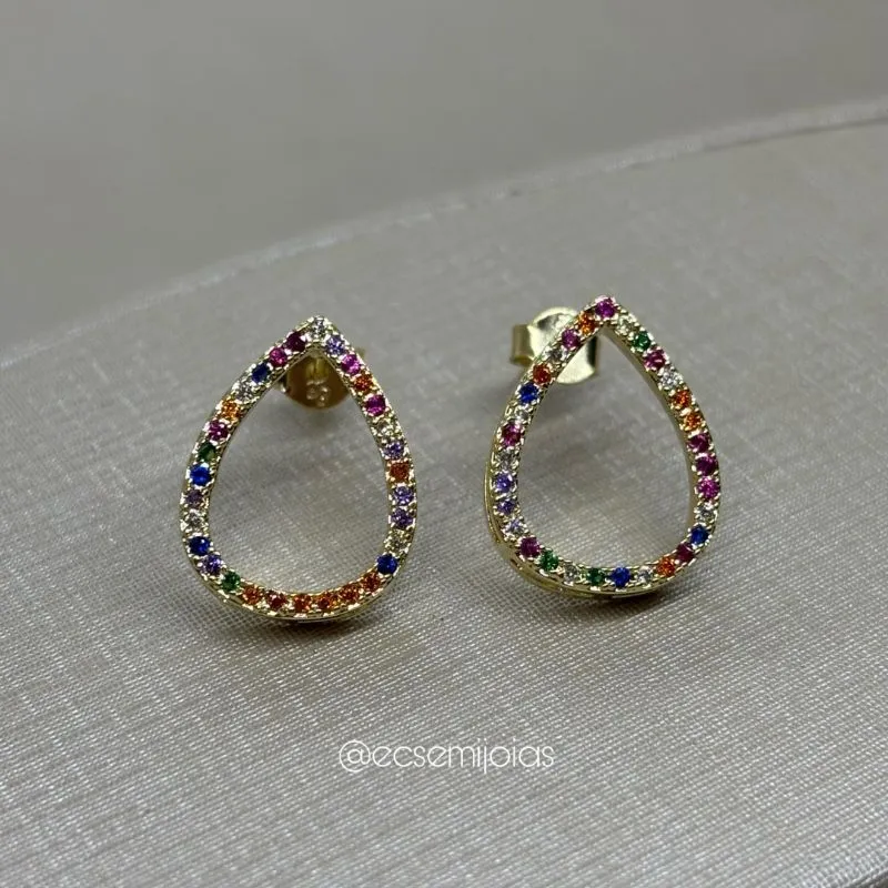 Brinco de gota cravejada vazada - banhado a ouro 18k