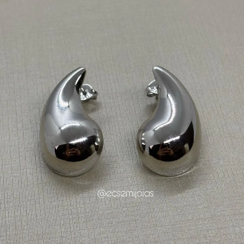 Brinco de gota lisa grande - 3cm - banhado a ródio branco