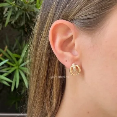 Brinco redondo com cravejado - banhado a ouro 18k