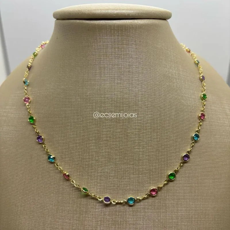 Choker de pedrinhas cristais coloridas - 30cm + extensor - banhado a ouro 18k