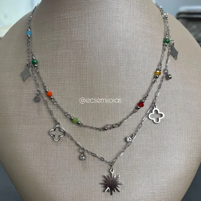 Colar de 2 andares com pedrinhas coloridas, trevos e sol pendurados - 40cm + extensor - aço inoxidável