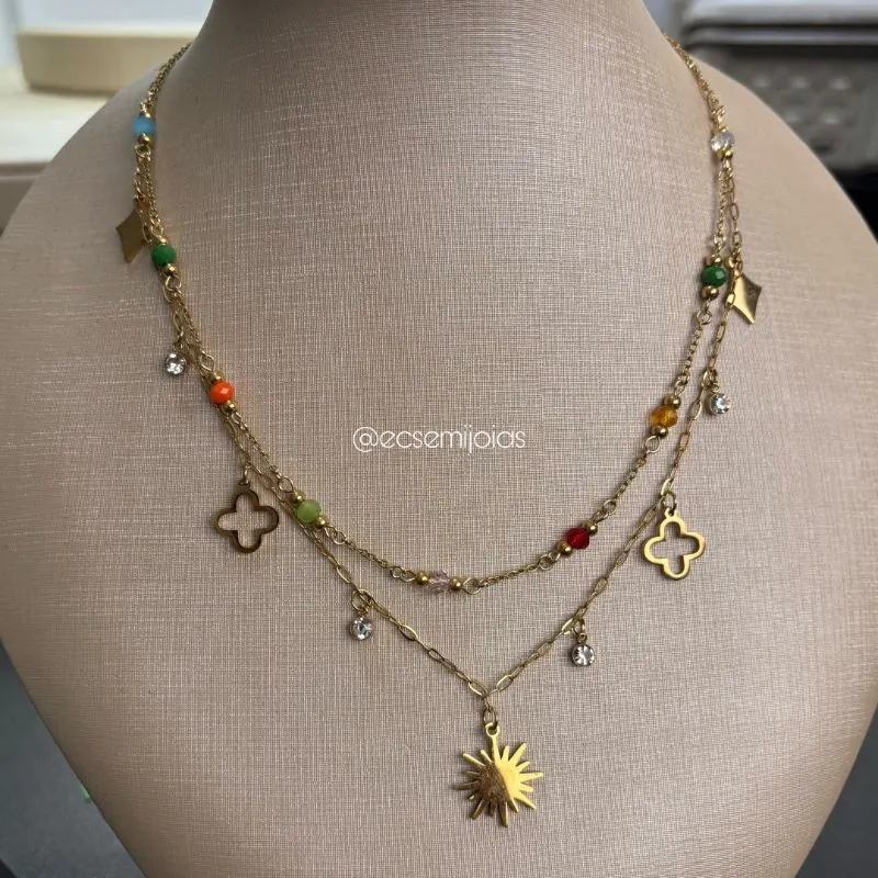 Colar de 2 andares com pedrinhas coloridas, trevos e sol pendurados - 40cm + extensor - aço inoxidável dourado