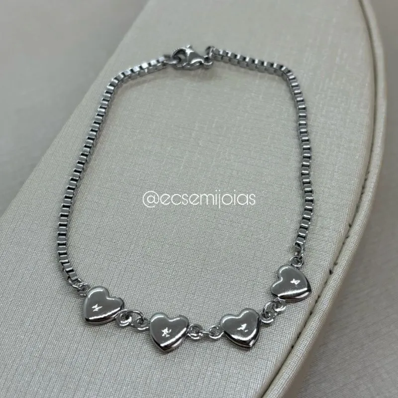 Pulseira cartier com 4 corações lisos e detalhe de estrela no centro - 19cm - aço inoxidável