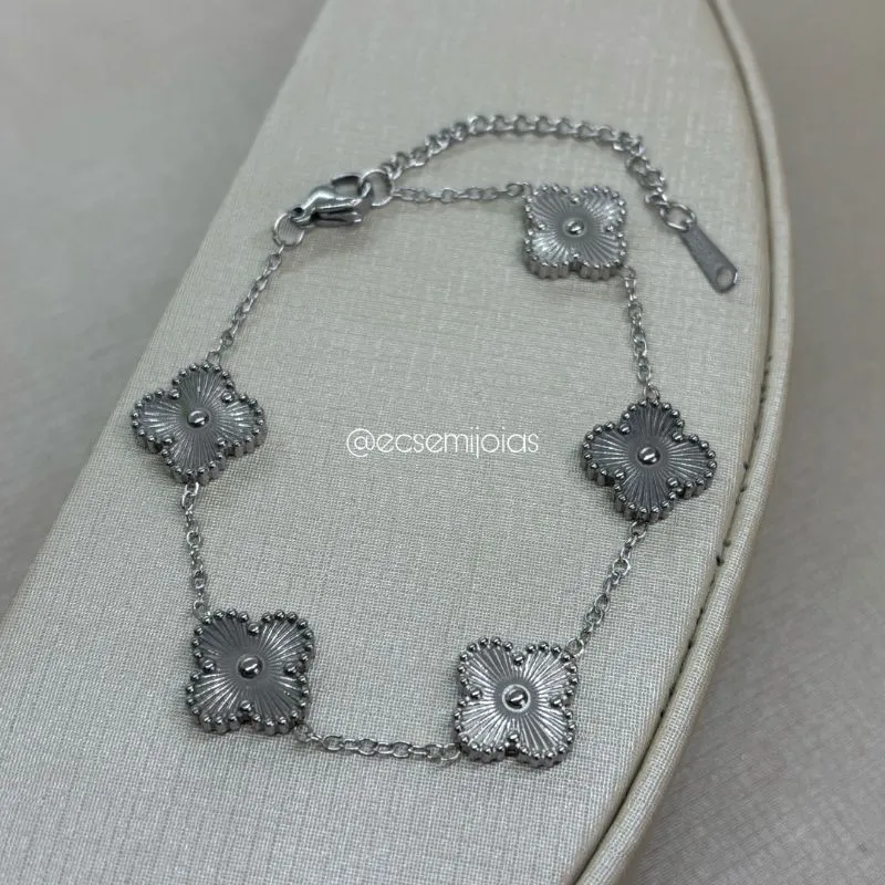 Pulseira com 5 trevos trabalhados de 13mm - 17,5cm + extensor - aço inoxidável