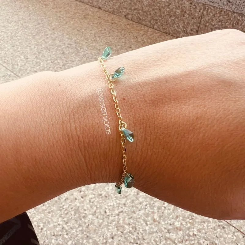 Pulseira portuguesa fininha com cristais 5mm coloridos pendurados - 19cm + extensor - banhado a ouro 18k