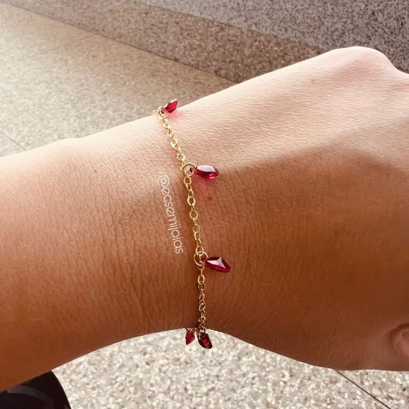 Pulseira portuguesa fininha com cristais 5mm coloridos pendurados - 19cm + extensor - banhado a ouro 18k