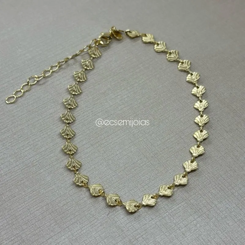Tornozeleira de conchas lisas - 23cm + extensor - banhado a ouro 18k