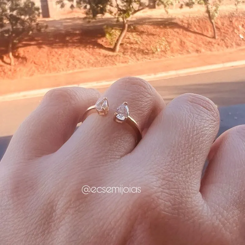 Anel com 2 zircônias gotas em cada ponta - banhado a ouro 18k
