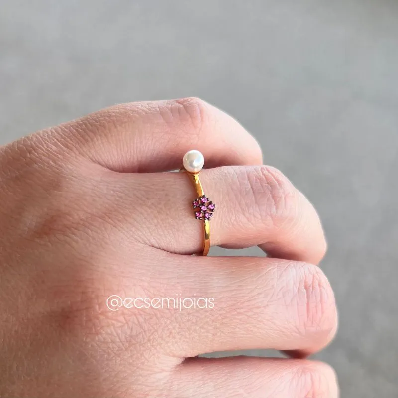 Anel fininho com florzinha cravejada e pérola - banhado a ouro 18k