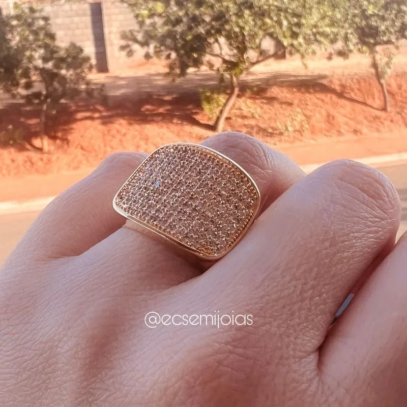 Anel retangular cravejado - banhado a ouro 18k
