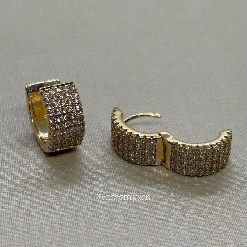 Argola com 5 fileiras cravejadas frente e atrás 14mm - banhado a ouro 18k