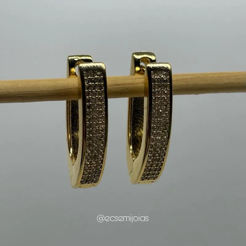 Argola em forma de gota com 4 fileiras cravejadas - banhado a ouro 18k