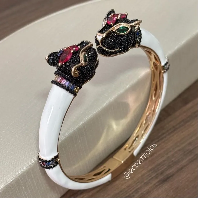 Bracelete de aro esmaltado com 2 cabeças de panteras cravejadas - banhado a ouro 18k