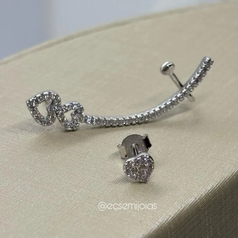 Brinco 1 pé ear cuff com 2 corações cravejados vazados e 1 pé de brinco adicional de coração cravejado - banhado a ródio branco