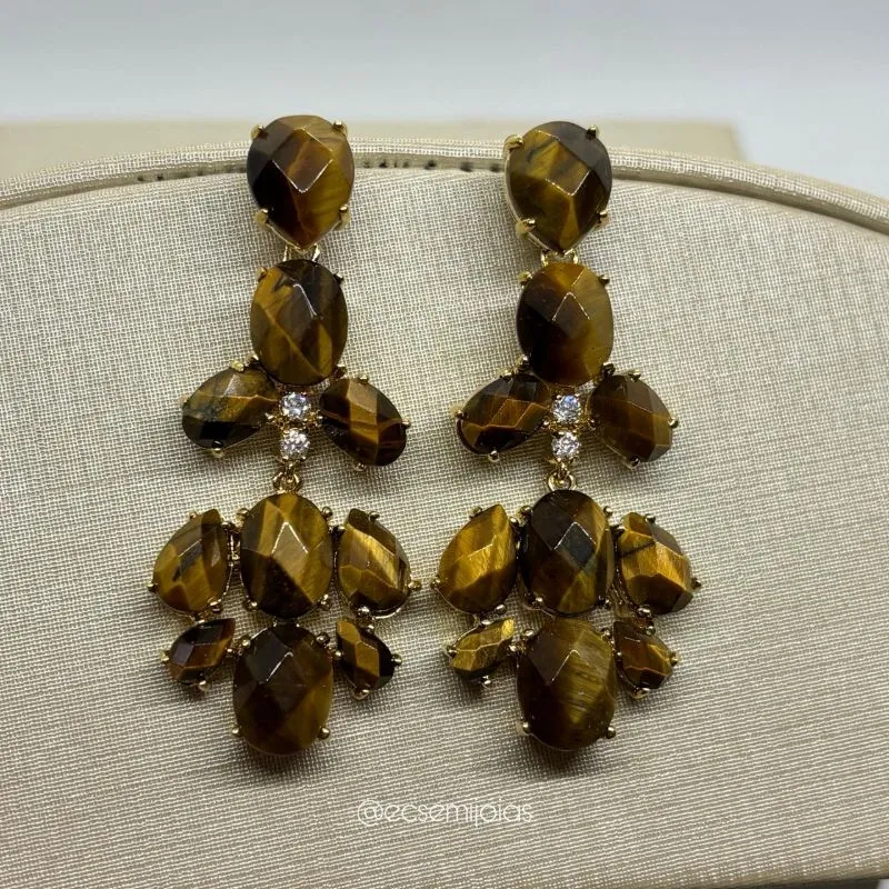 Brinco com pedras gotas e ovais de olho de tigre - banhado a ouro 18k