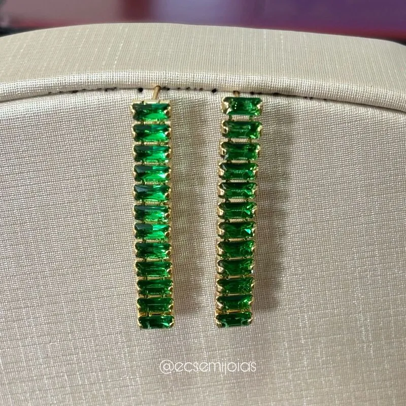 Brinco com zircônias baguetes em fileira tipo franja - banhado a ouro 18k