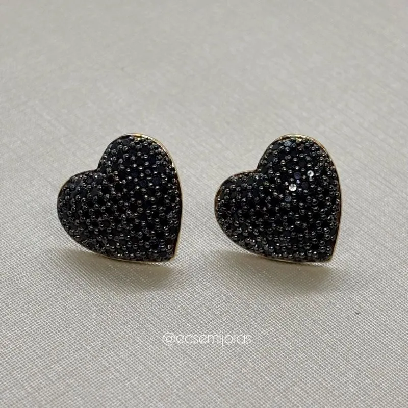 Brinco de coração cravejado - 15mm - banhado a ouro 18k