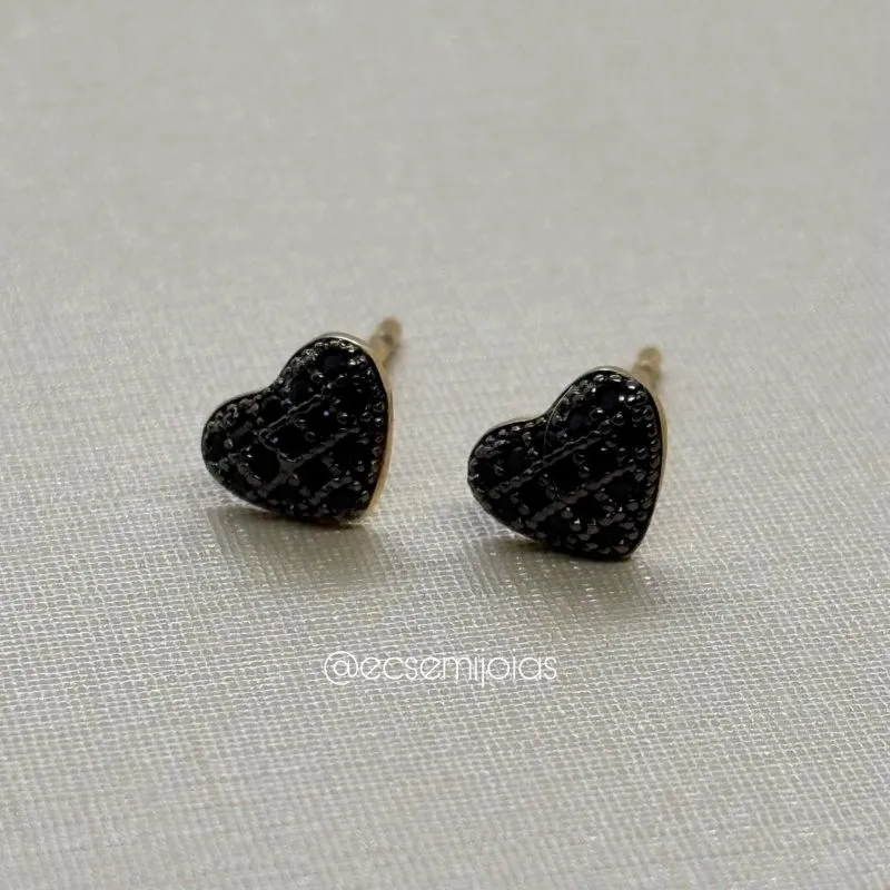 Brinco de coração cravejado 7mm - banhado a ouro 18k
