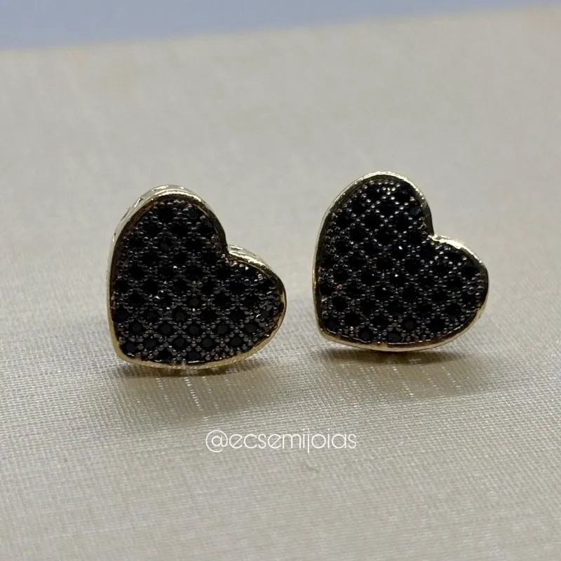 Brinco de coração cravejado com borda lisa - 12mm - banhado a ouro 18k