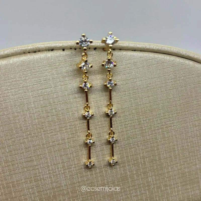 Brinco de franja com zircônias do maior para o menor - banhado a ouro 18k