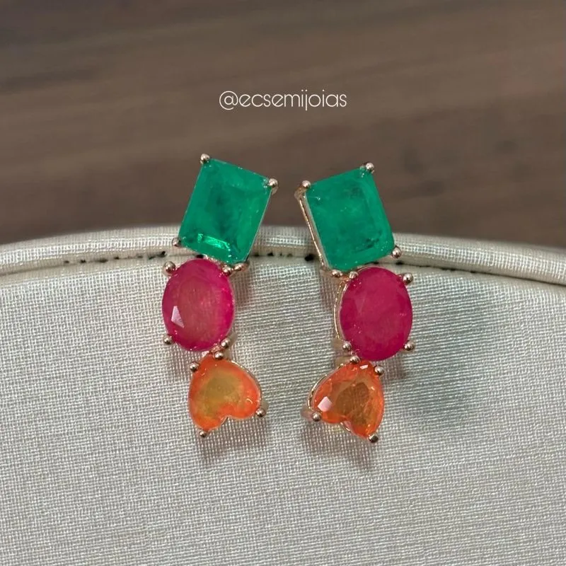 Brinco ear cuff com 3 pedras fusion - retangular, oval e coração - banhado a ouro 18k