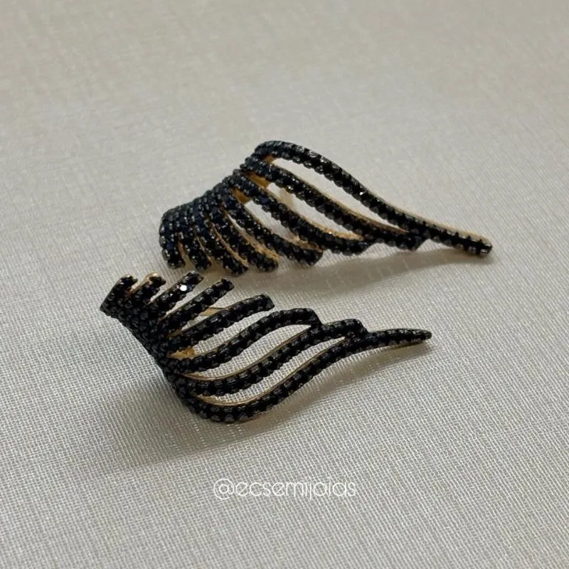Brinco ear cuff de asa cravejada - banhado a ouro 18k