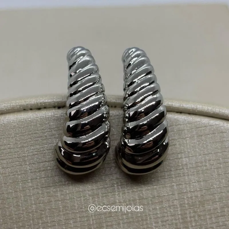 Brinco ear hook de camadas lisas - banhado a ródio branco