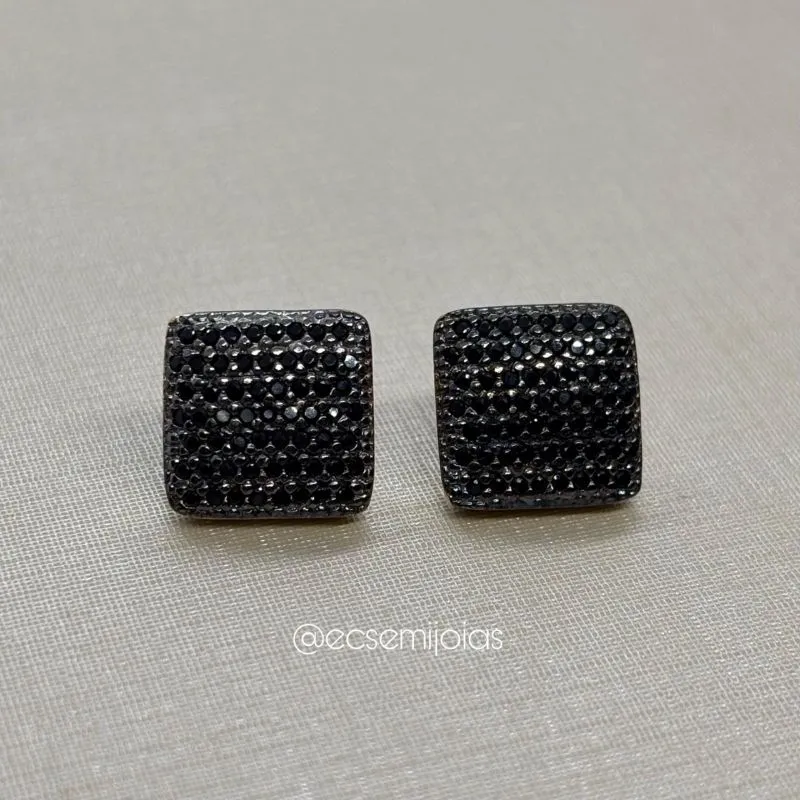 Brinco quadrado cravejado 11mm - banhado a ouro 18k