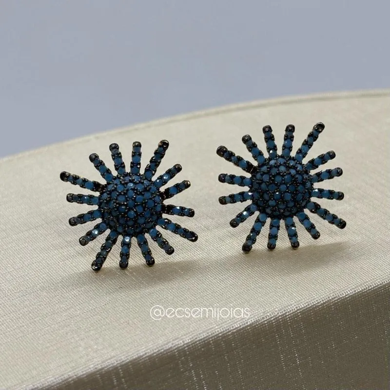 Brinco redondo cravejado com aros cravejados vazados - banhado a ouro 18k