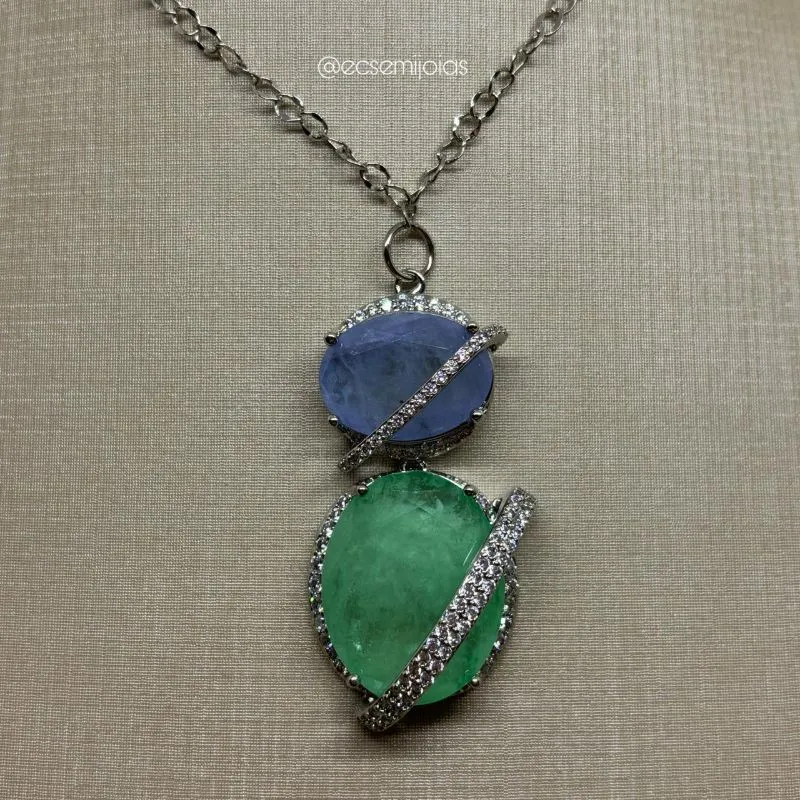 Colar com pingente de 2 pedras ovais maiores com filete em cima cravejado e cravejado em volta - 42cm + extensor - banhado a ródio branco