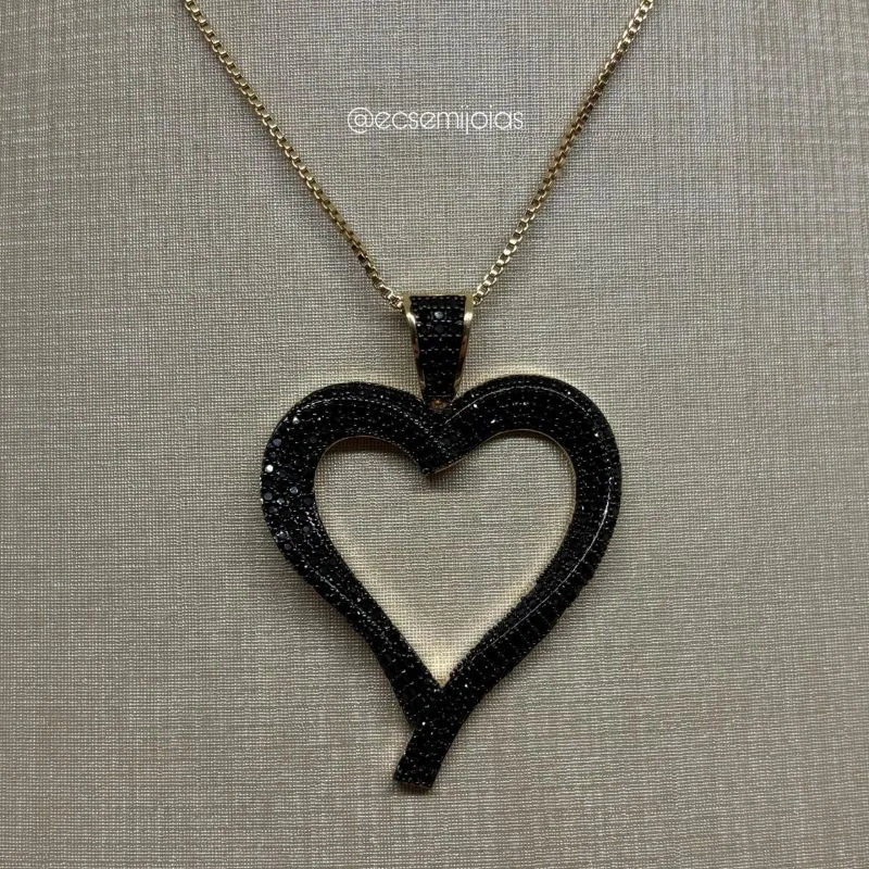 Colar com pingente de coração grande vazado cravejado - 80cm ajustável - banhado a ouro 18k