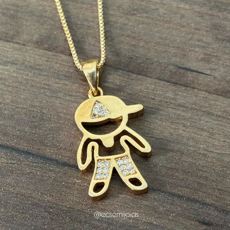 Colar com pingente de menino cravejado - 45cm + extensor - banhado a ouro 18k