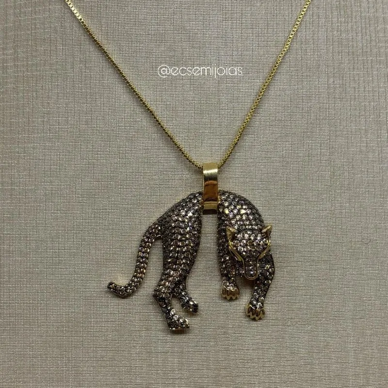 Colar com pingente de pantera cravejada - 41cm + extensor - banhado a ouro 18k